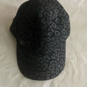 Gaiam Run Classic Fitness Hat Cap Black Leopard Lightweight Adjustable Travel